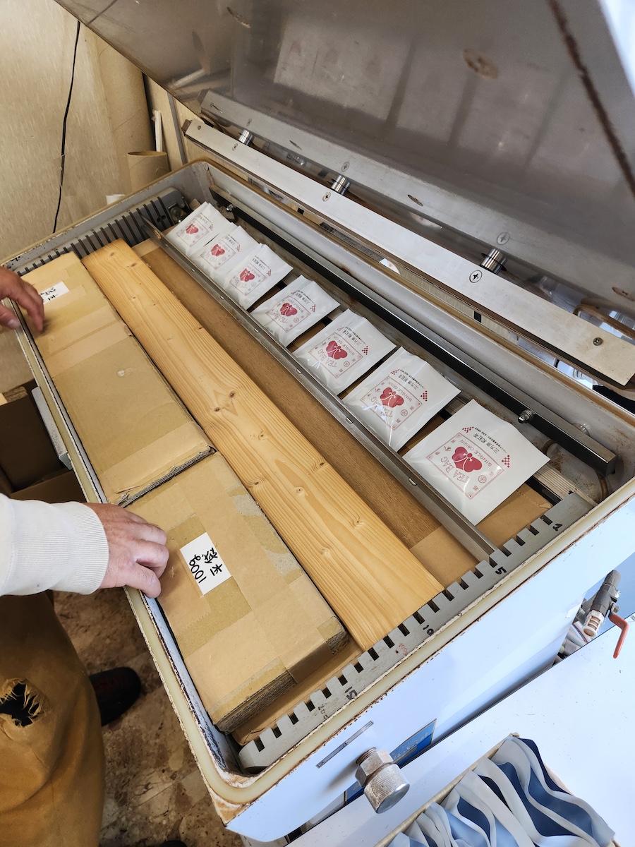 ハルイチ提携農園vol.10 「お茶の袋詰め作業」【2024年12月】 | NEWS